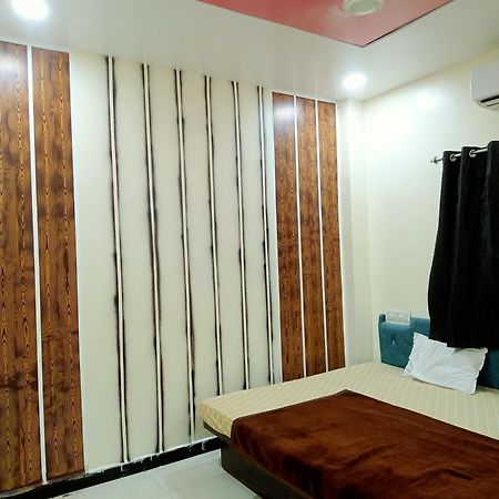Hardik Palace 乌贾因 外观 照片