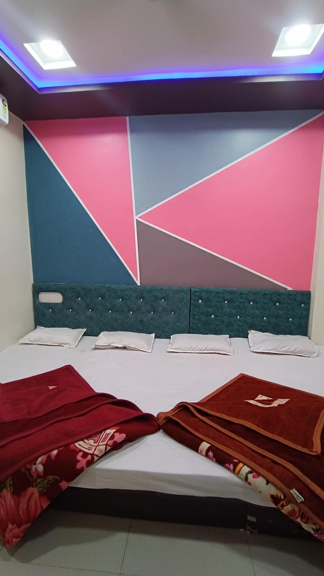 Hardik Palace 乌贾因 外观 照片