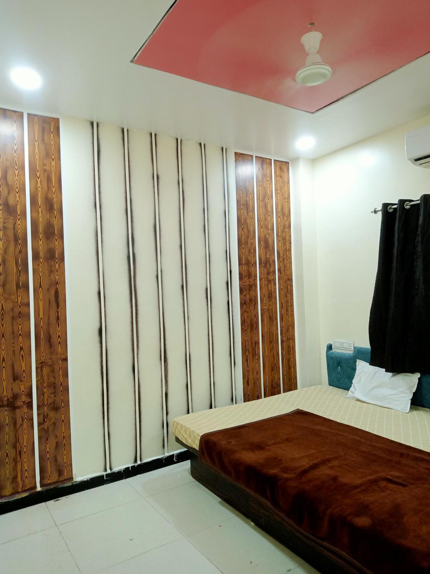 Hardik Palace 乌贾因 外观 照片