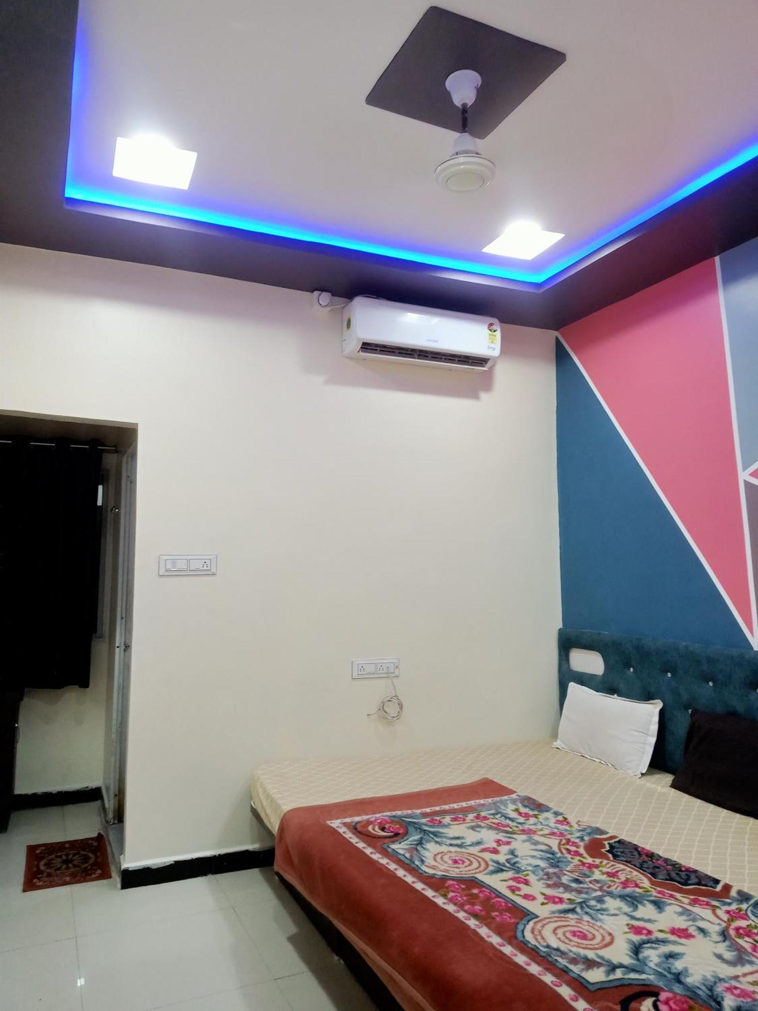 Hardik Palace 乌贾因 外观 照片