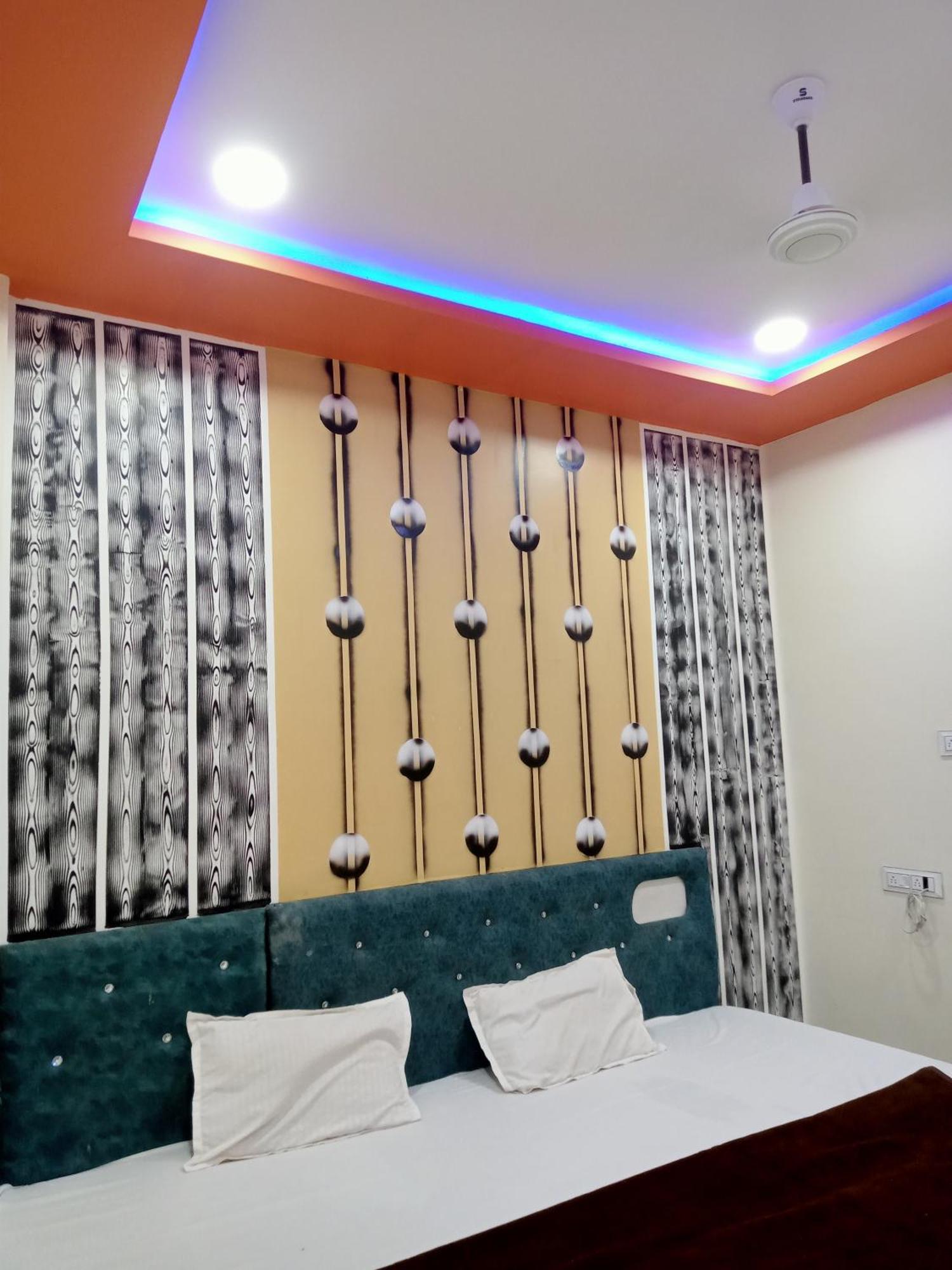 Hardik Palace 乌贾因 外观 照片